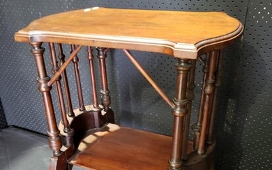 Edwardian Occasional Table, the bowed ends with turned gallery, on cabriolel legs with stertchers (h:65 x l:52 x d:32cm)