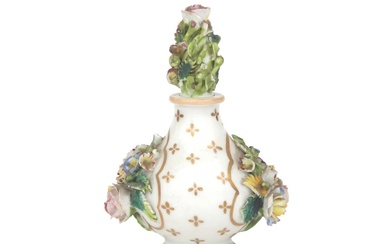 Een porseleinen flacon, vervaardigd door: Jacob Petit, Frankrijk, Parijs, Parijs, 19e eeuw
