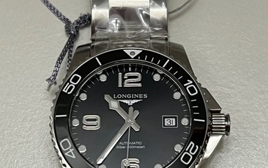 For sale is a fantastic black Longines Hydroconquest. <br>The watch...