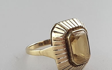 GOLD RING - 585/000 yellow gold.