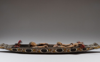 IATMUL, Moyen Sepik, Papouasie Nouvelle Guinée. Bois, pigments, fibres, cauris Figure cultuelle de la pirogue...