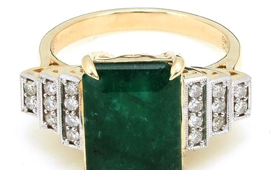 IGI Certified - 14 kt. Bicolour - Ring - 5.81 Cts Intense Green Emerald - 0.27 Cts - 18PCs Natural Diamond
