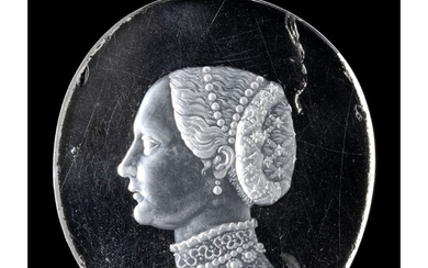 IMPORTANTE INTAILLE FRAGMENTAIRE sur cristal de roche figurant le buste d'une dame de la noblesse...