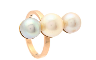 Jewellery Ring PEARL RING, 18K gold, 3 cultured pearls appro...