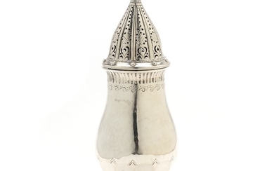 Just Andersen: Silver sugar sprinkler with incised pattern. Openwork cover with stylized motifs. Marked Just A. H. 20.5 cm.