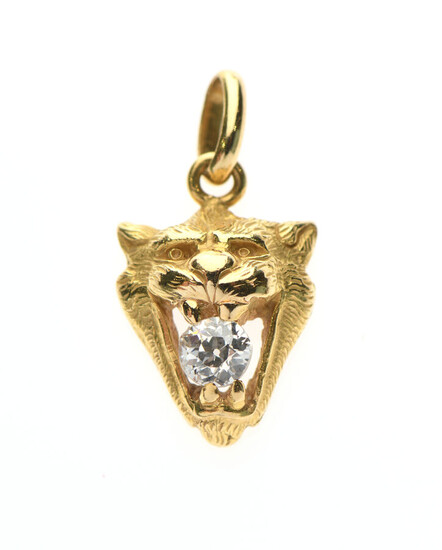 Lot 159 PENDENTIF "tête de félin" en or jaune 750/°° retenant un diamant de taille ancienne de...