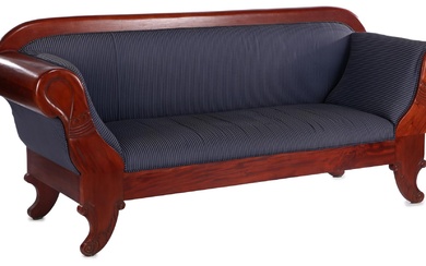 (-), Mahonie sofa voorzien van blauw gestreepte stoffering,...