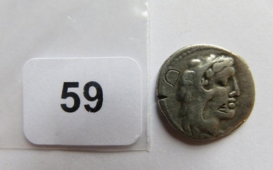 Monnaie République romaine - Volteia - Denier avec la tête d'Hercule coiffée de la léonté et Sanglier d'Érymanthe (Rome, 78 avant JC, argent, 3,71 g) TB+ / TTB (R2) contremarques à l'avers