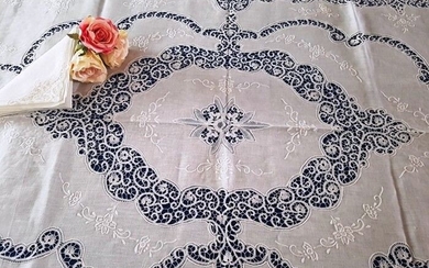 Museum tablecloth x12 in 100% pure linen with Cantu embroidery and full stitch completely by hand - Linen - AFTER 2000