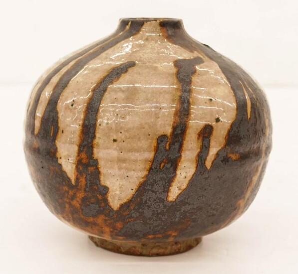 Mutsuo Yanagihara Stoneware Vase 5.5''x5.5''. Studio