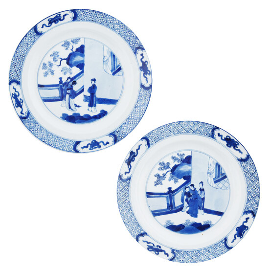 PAIR OF CHINESE XIANFENG PORCELAIN PLATES