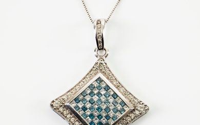 PENDANT with chain, 14 k white gold, 32 princess cut blue diamonds total approx. 0,68 ct, 32 princess cut white diamonds total approx. 0,69 ct., 50 brilliant cut diamonds total approx. 0,63 ct.