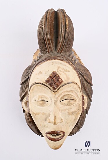 PUNU - GABON Masque féminin blanc en bois... - Lot 159 - Vasari Auction