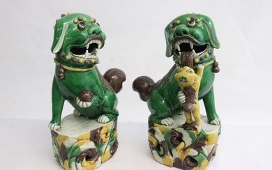 Pair Chinese early 19th century sancai fulions
