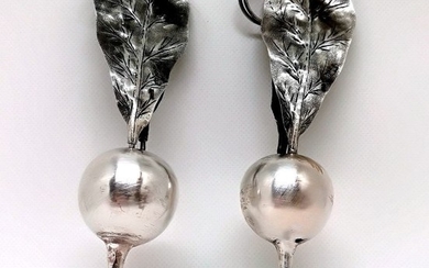 Pair of Natural-sized Radishes (2) - .800 silver - CUSI - Italy - Second half 20th century