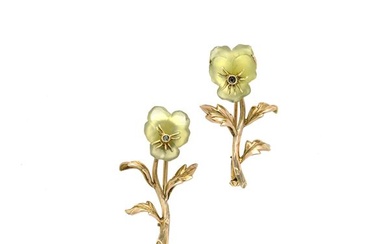 Pair of small "Primule" brooches in yellow gold, diamonds and quartz