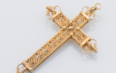 Pendentif croix en or jaune 9 carats (375... - Lot 59 - Pestel-Debord