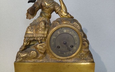Pendule en bronze ciselé et doré à décor d'un chinois en robe de cours, un...