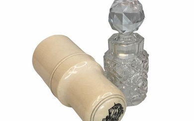 Perfume bottle in ivory monogram holder - Including certificate - Crystal, Ivory - Circa 1880