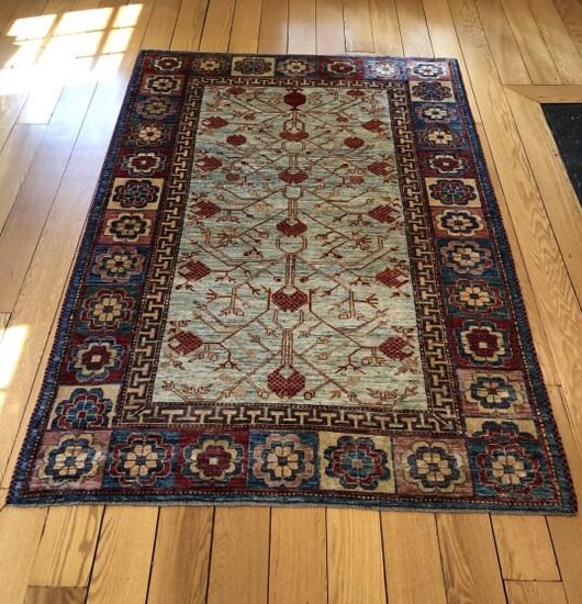 Persian Style Area Rug W Floral Motif