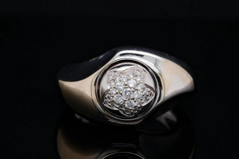 Piaget 0.30ctw VS1-VS2/G-H Diamond 18K Ring