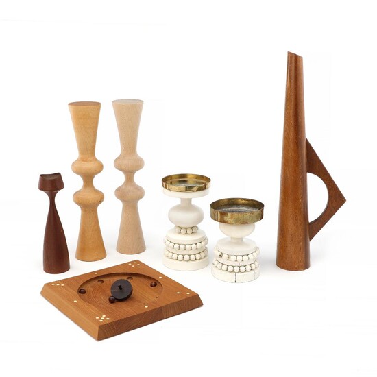 SOLD. Piet Hein, a.o.: Three candlestick holders, of which two white painted, one decorative pitcher, two massage rollers and a boardgame. (7) – Bruun Rasmussen Auctioneers of Fine Art
