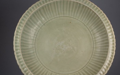 Plate - A Large Celadon Glazed Chrysanthemum Plate - Early Ming Dynasty - Porcelain