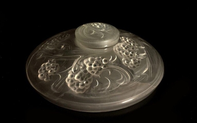 René LALIQUE (1860-1945). INK "Mures" made of colourless and frosted...