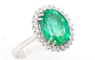 Ring - 18 kt. White gold - 2.66 tw. Emerald - Diamond