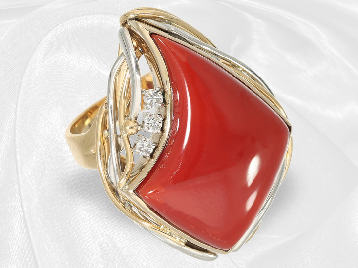Ring: modern bicolour goldsmith ring with precious coral, platinum/gold
