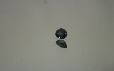 Saphir ovale de 1,55 carat. Accompagné de son certificat AIG attestant l’absence de traitement thermique....