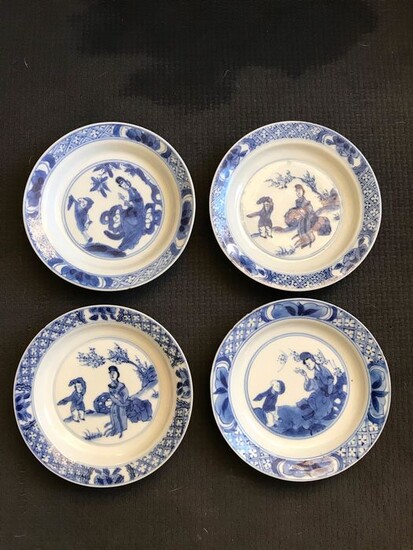 Saucers (4) - Blue and white - Porcelain - Goddess - kindje danst voor godin- China - Kangxi (1662-1722)