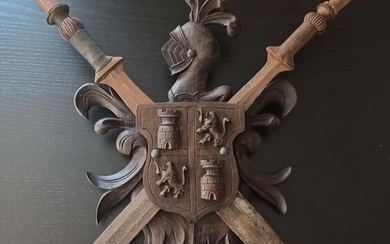 Sculpture, "Wooden coat of arms with swords" - 57 cm - Wood, Iron - 1900 ca