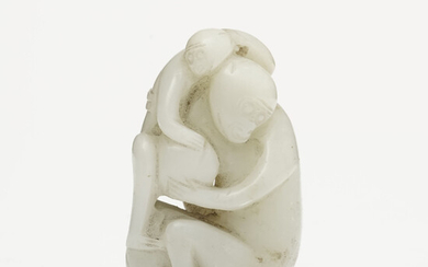 Singe et son petit, sculpture en jade pâle, Chine, h. 5,5 cm