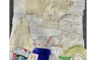 Textiles - a box of miscellaneous linen and lace, including ...