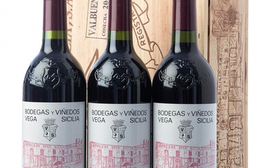 Trois bouteilles de Vega Sicilia Valbuena 5º année, 2007. Catégorie : Vin rouge. AOC Ribera...