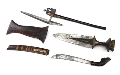 SOLD. Two African edged weapons and a Badik knife from Sulawesi. – Bruun Rasmussen Auctioneers of Fine Art