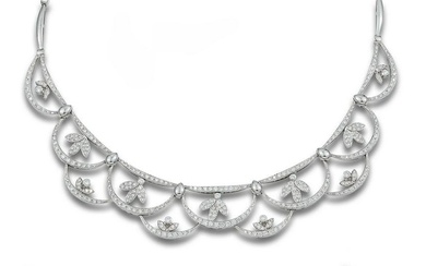 WHITE GOLD AND DIAMONDS NECKLACE