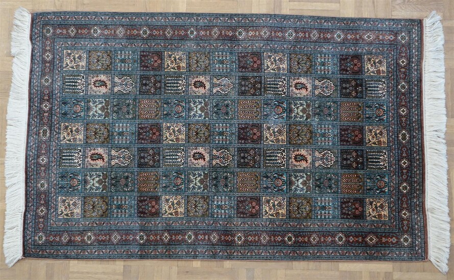 (-), handgeknoopt zijden tapijt, Kashmir 123 x 79...