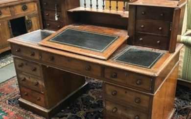 Georgian-style Mahogany Veneer Double-pedestal Desk