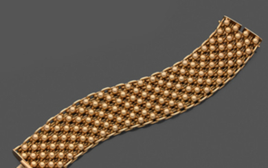 CIRCA 1950 BRACELET A gold bracelet. Weight : 75,89 gr....