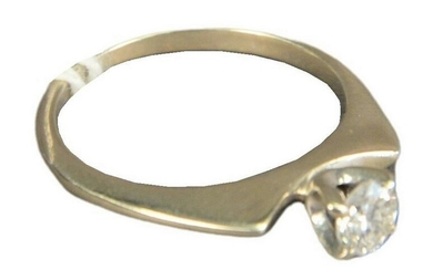 14 Karat White Gold Ring, set with center diamond