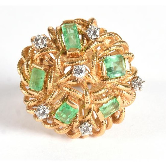 18k Gold Ring W/ Diamonds & Emeralds