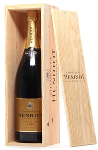 1905/3006: 1 bt. Dmg. Champagne Brut Millésime, Henriot 1996 A-A/B (bn). Owc.