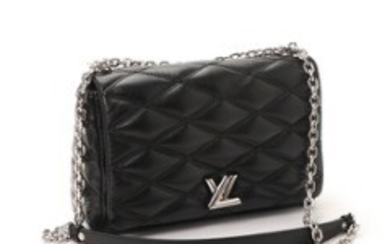 1918/1206 - Louis Vuitton: A bag of quilted black lamb skin, silver coloured hardware, adjustable chain strap, one large compartment with two open inner pockets.
