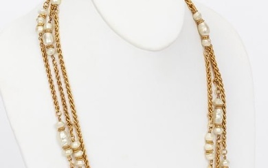 1990s Vintage Chanel Long Sautoir Gold Pearl Chain Necklace