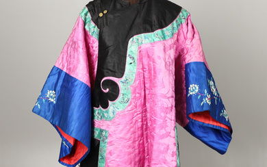 3343806. ANTIQUE CHINESE QUILTED SILK ROBE.