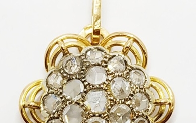 18k diamond studded flower pendant