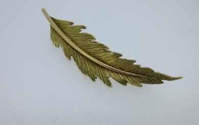 Garrard & Co - An 18ct gold feather brooch