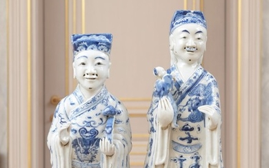 2 porcelain figures, probably Fu and Lu, China, 19th century, 39,5 cm and 35,5 cm high (restorations)